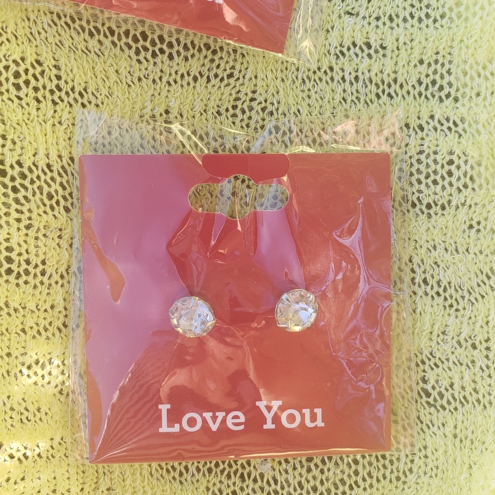 🖐5/$25🖐NWT stud earrings - Picture 6 of 7